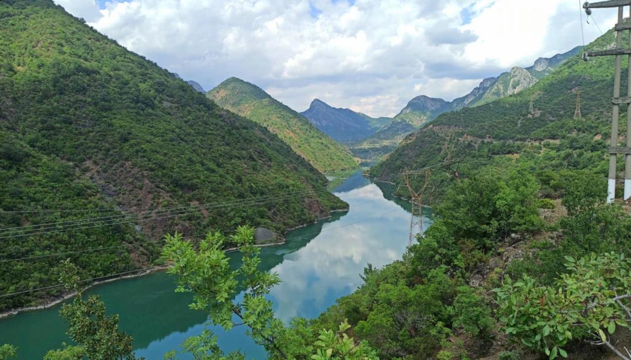 Lugina E Komanit Экстерьер фото